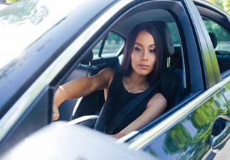女性驾驶员安全驾驶