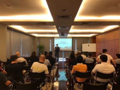 2020年8月26日，在广州为发展能源物流集团有限公司的驾驶员进行了防御性驾驶理论培训